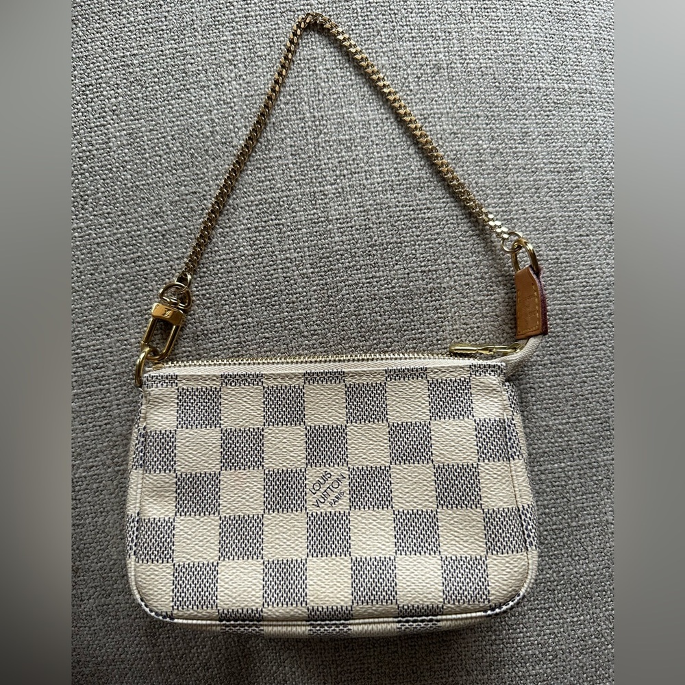 Louis Vuitton mini pouchette